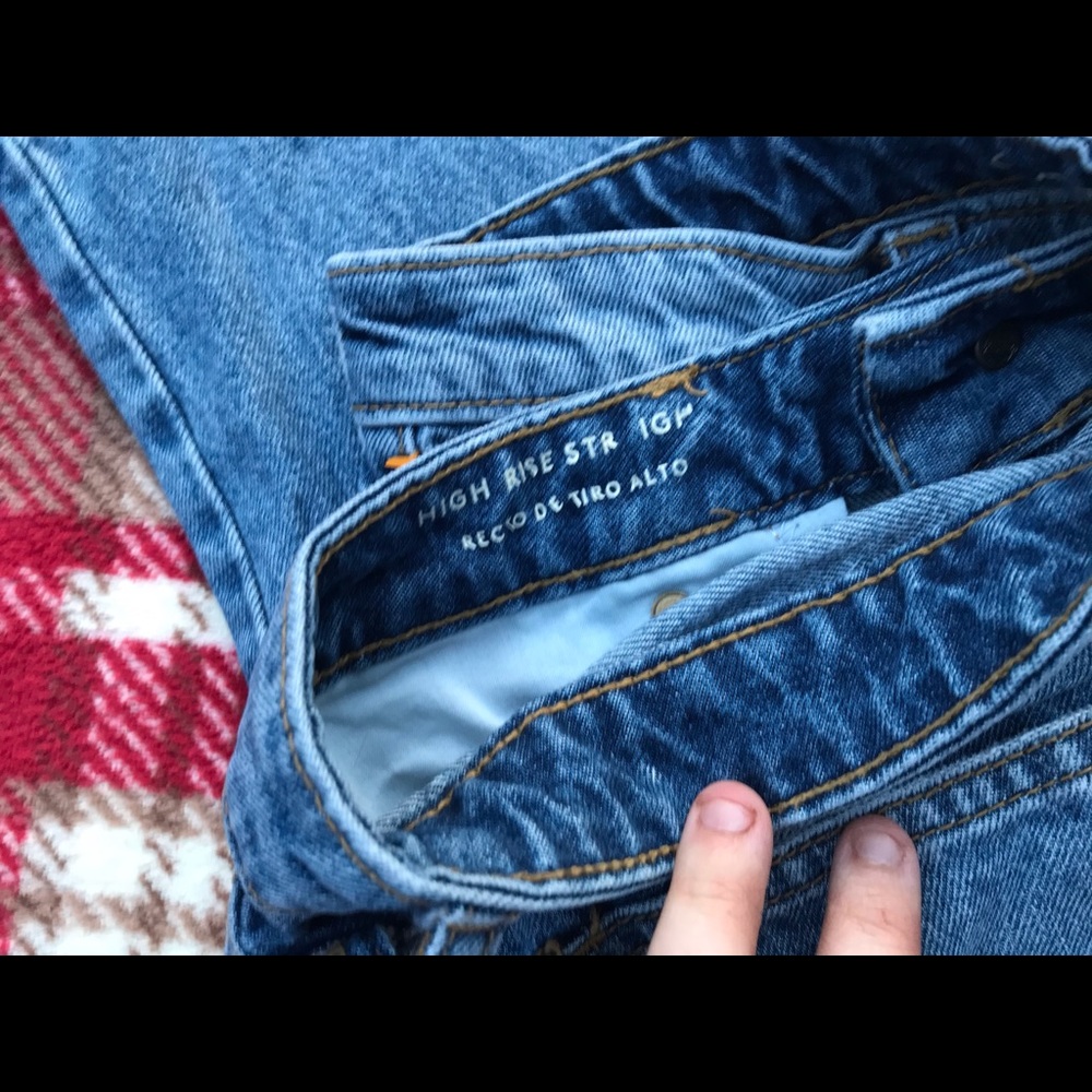 Universal Thread Distressed Jeans - Picture 7 of 10